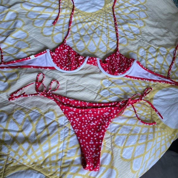 Red & white floral string bikini - Picture 2 of 5